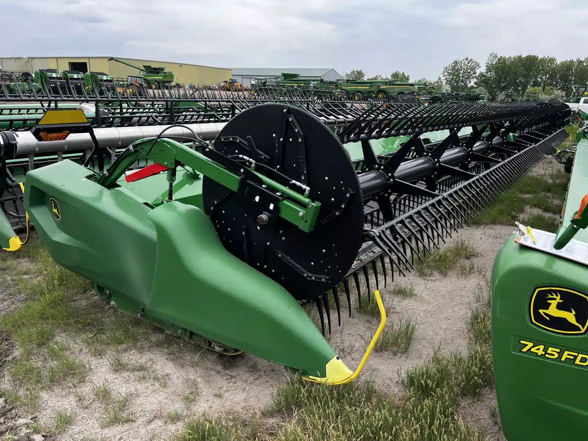 Gallery image 2 for Used 2023 John Deere RD45F Header Combine