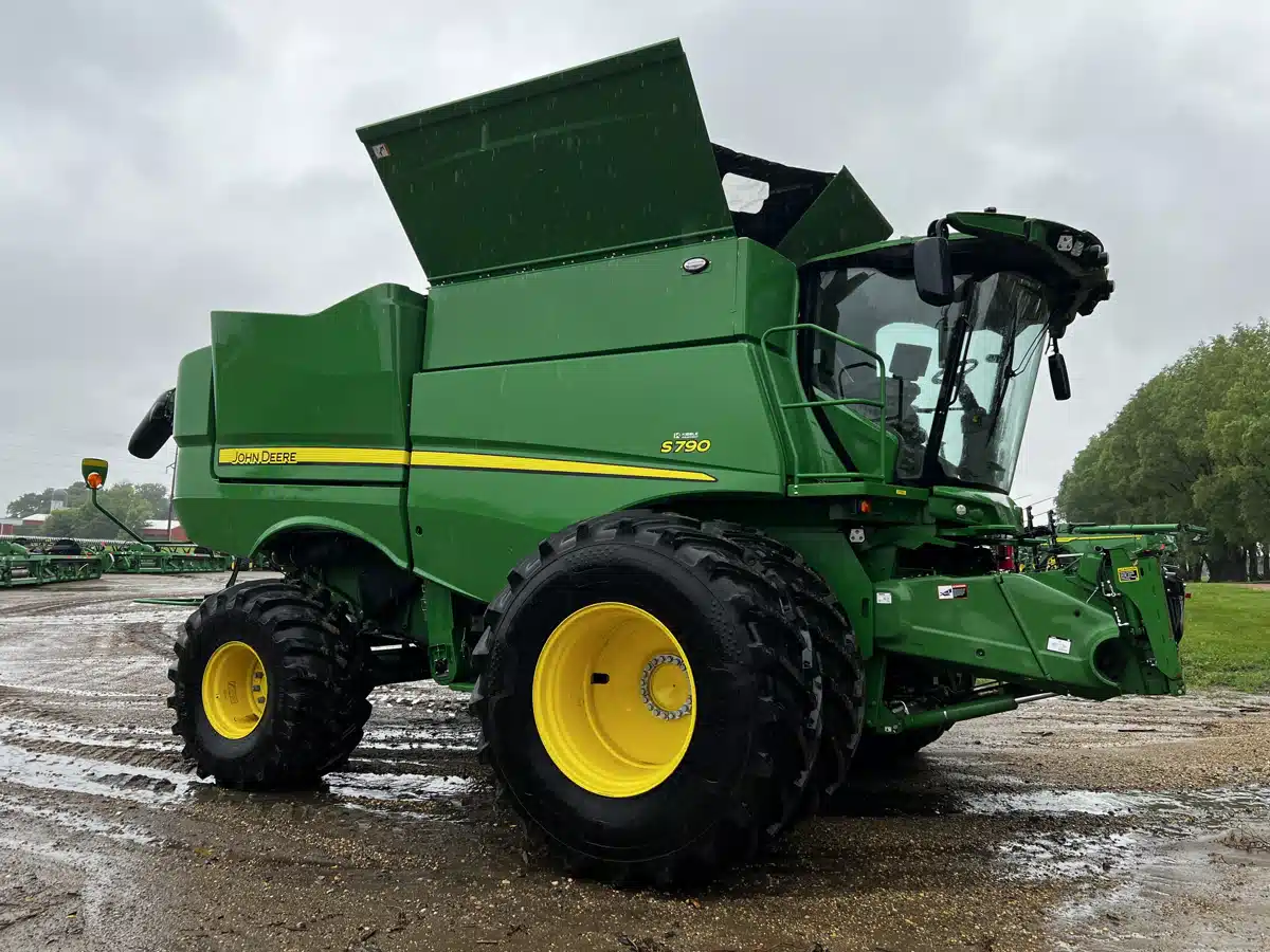 Gallery image 2 for Used 2023 John Deere S790 Combine