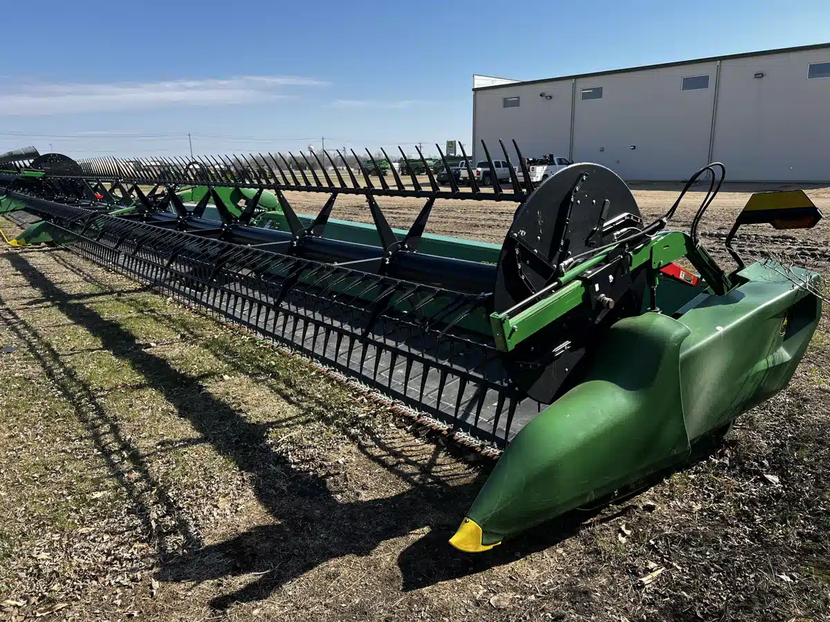 Gallery image 2 for Used 2022 John Deere RD45F Header Combine