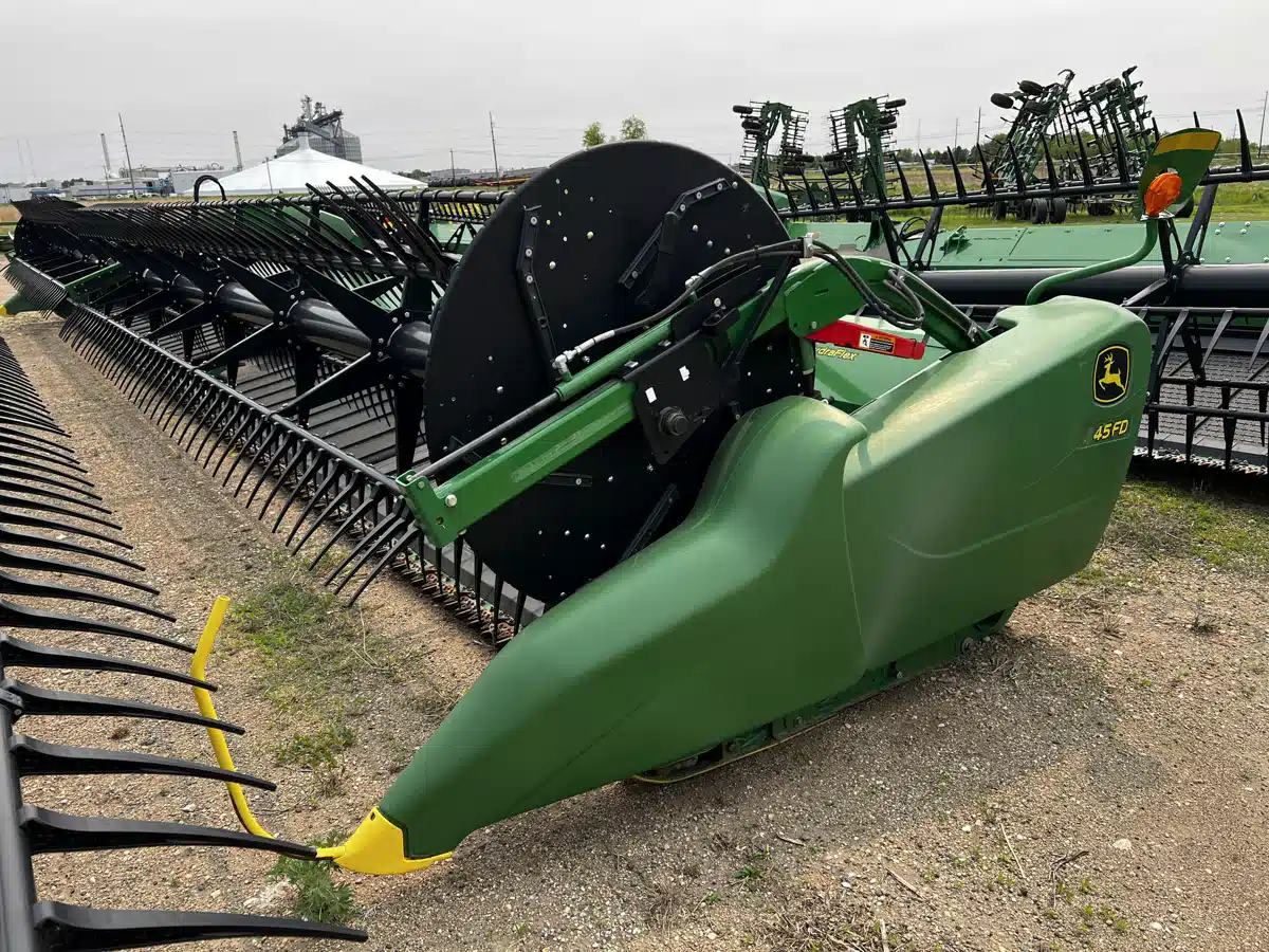Gallery image 2 for Used 2017 John Deere 645FD Header - Draper