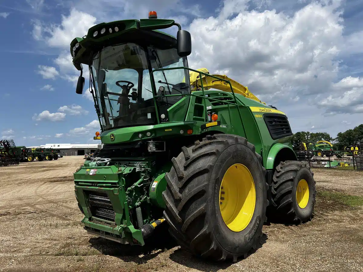 Gallery image 1 for Used 2021 John Deere 9900 Forage Harvester