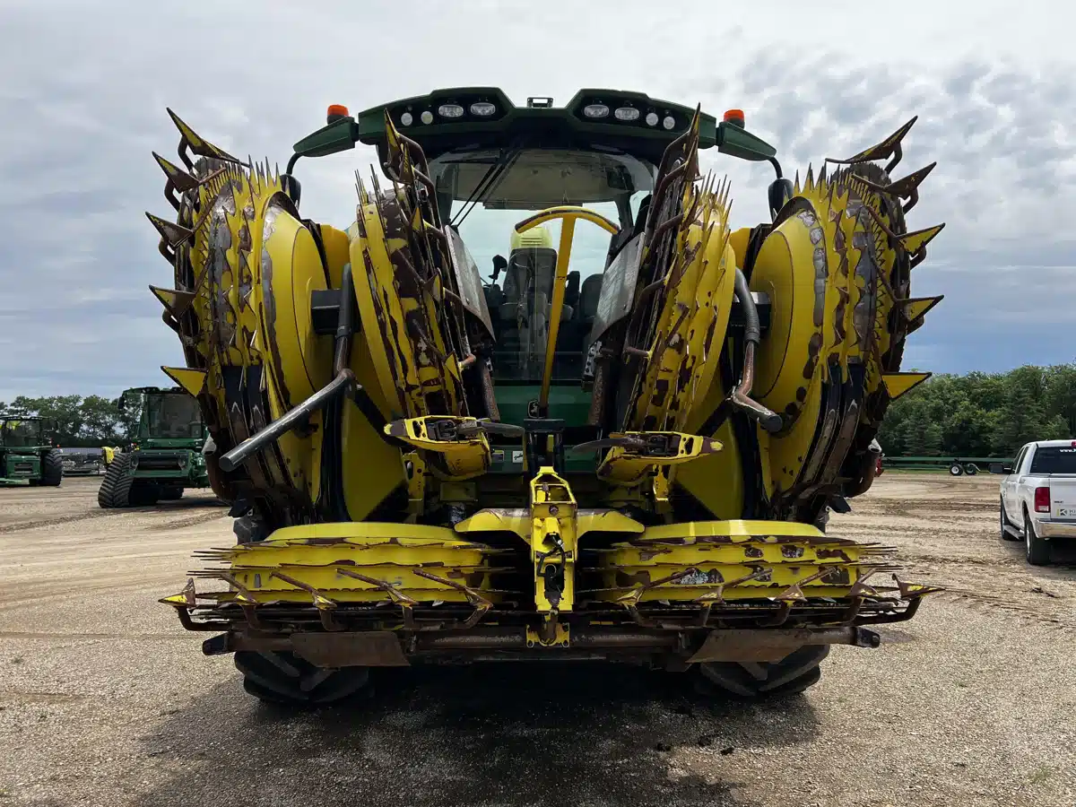 Gallery image 2 for Used 2021 John Deere 772 Header - Rotary