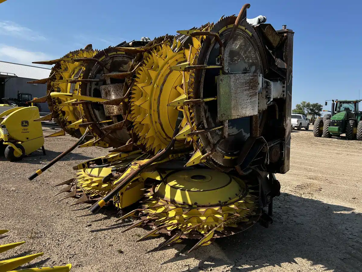 Gallery image 1 for Used 2021 John Deere 772 Header - Rotary