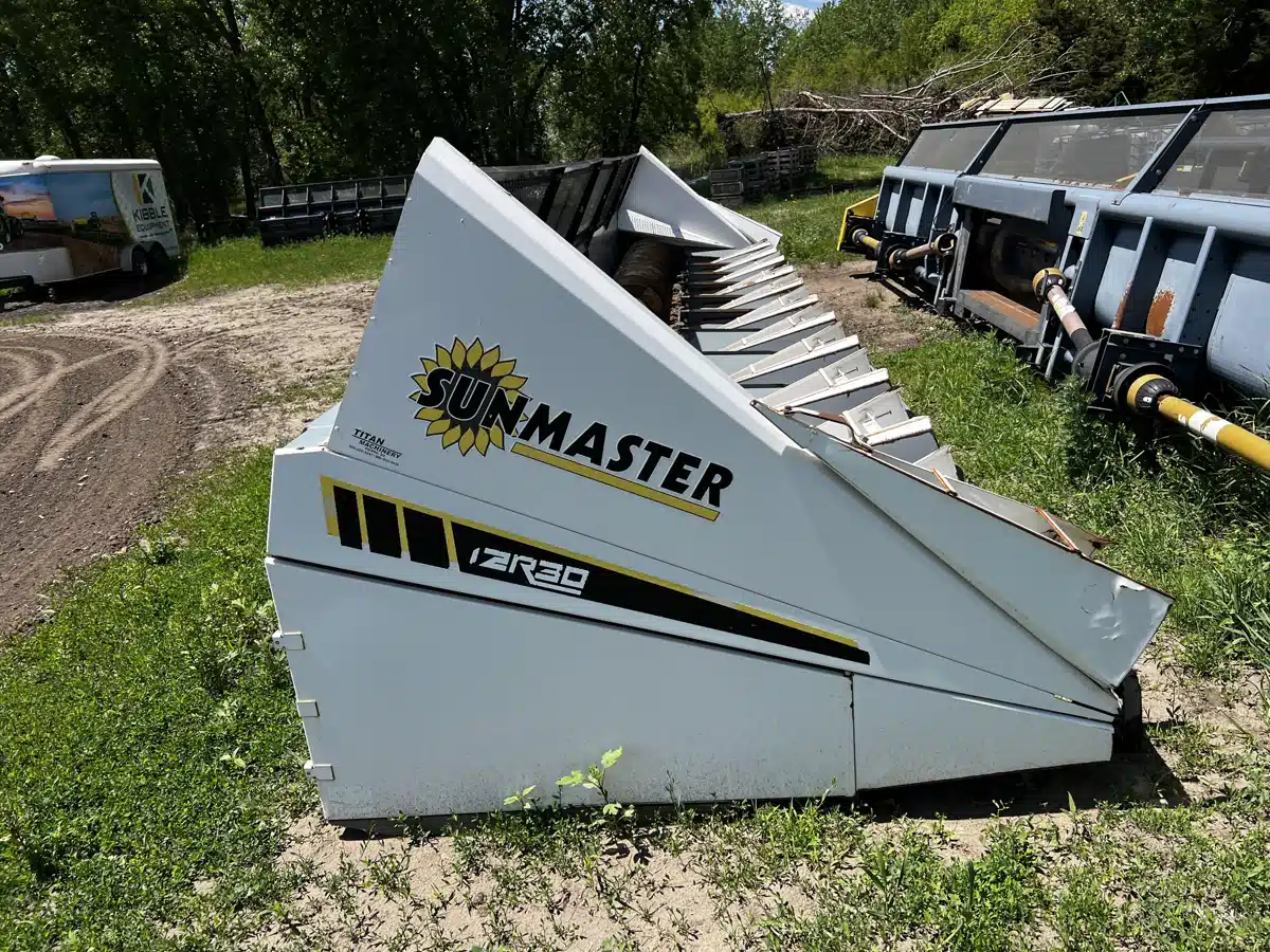 Gallery image 2 for Used Sheyenne Tooling & Mfg Sunmaster 12R30 Header - Row Crop