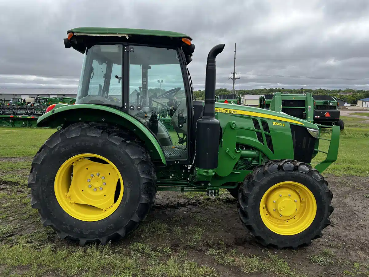 Gallery image 2 for Used 2023 John Deere B5100E Tractor