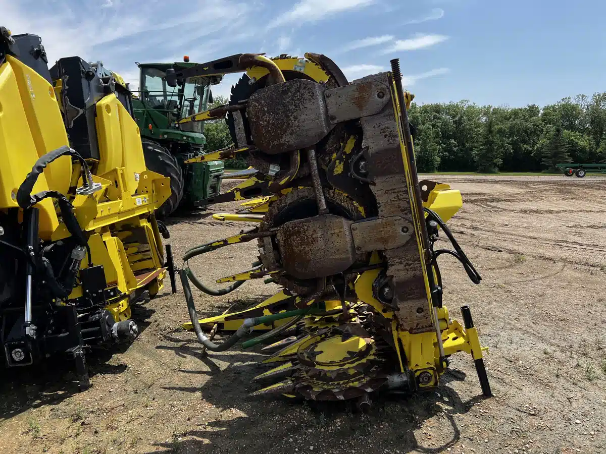 Gallery image 2 for Used 2016 John Deere 690 Header - Rotary