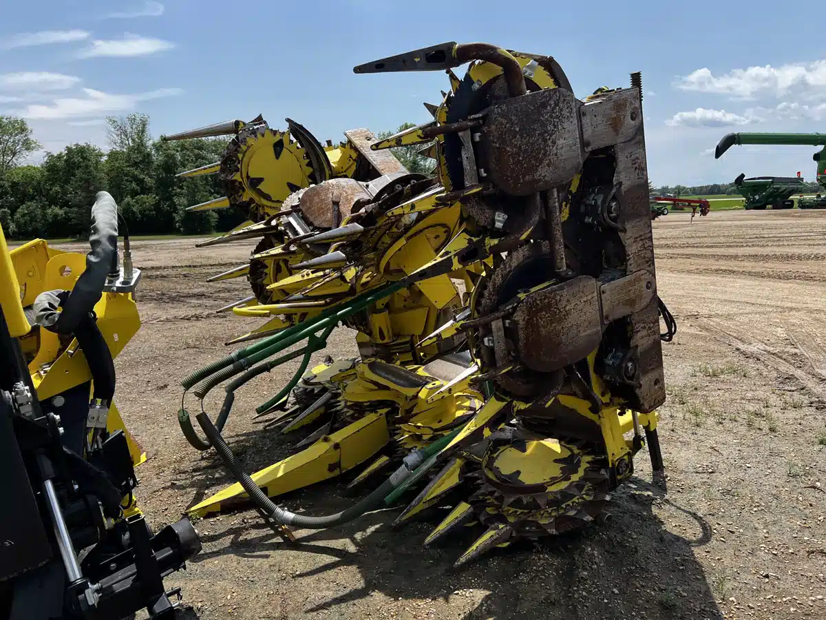 Gallery image 1 for Used 2016 John Deere 690 Header - Rotary