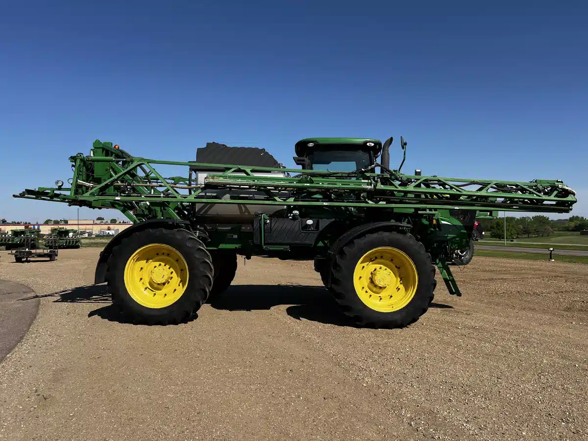 Gallery image 2 for Used 2015 John Deere R4045 Sprayer - Self Propelled