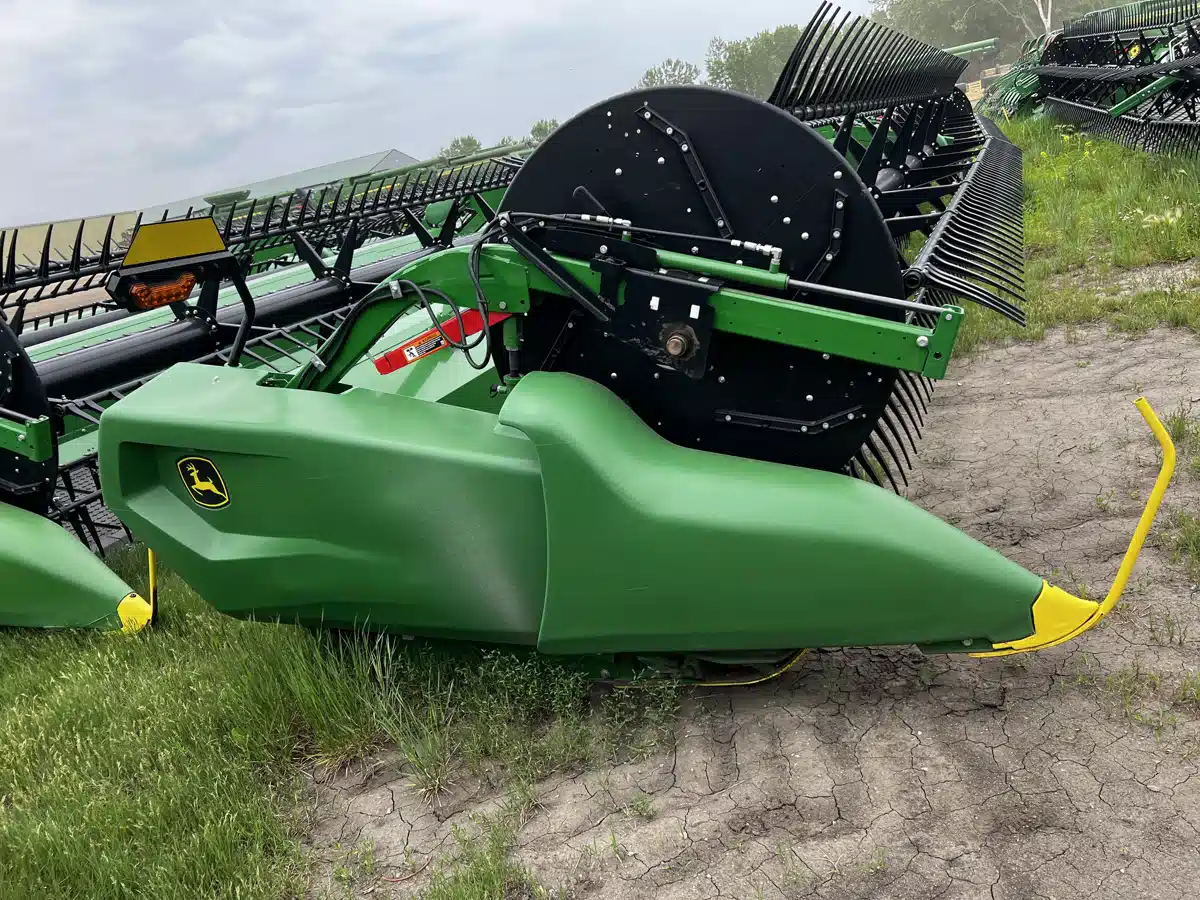 Gallery image 2 for Used 2021 John Deere RD45F Header Combine