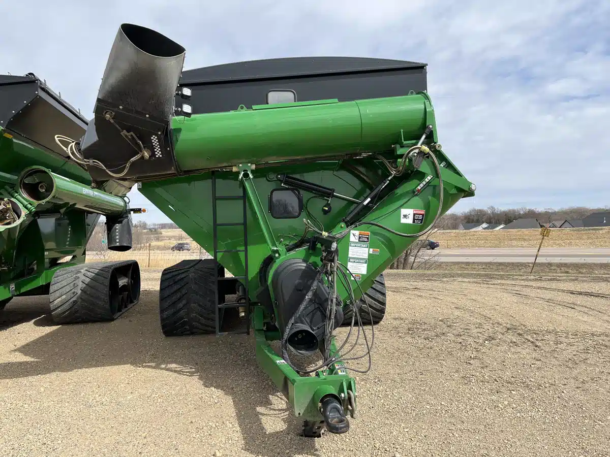 Gallery image 2 for Used 2016 Brent 1596 Grain Cart