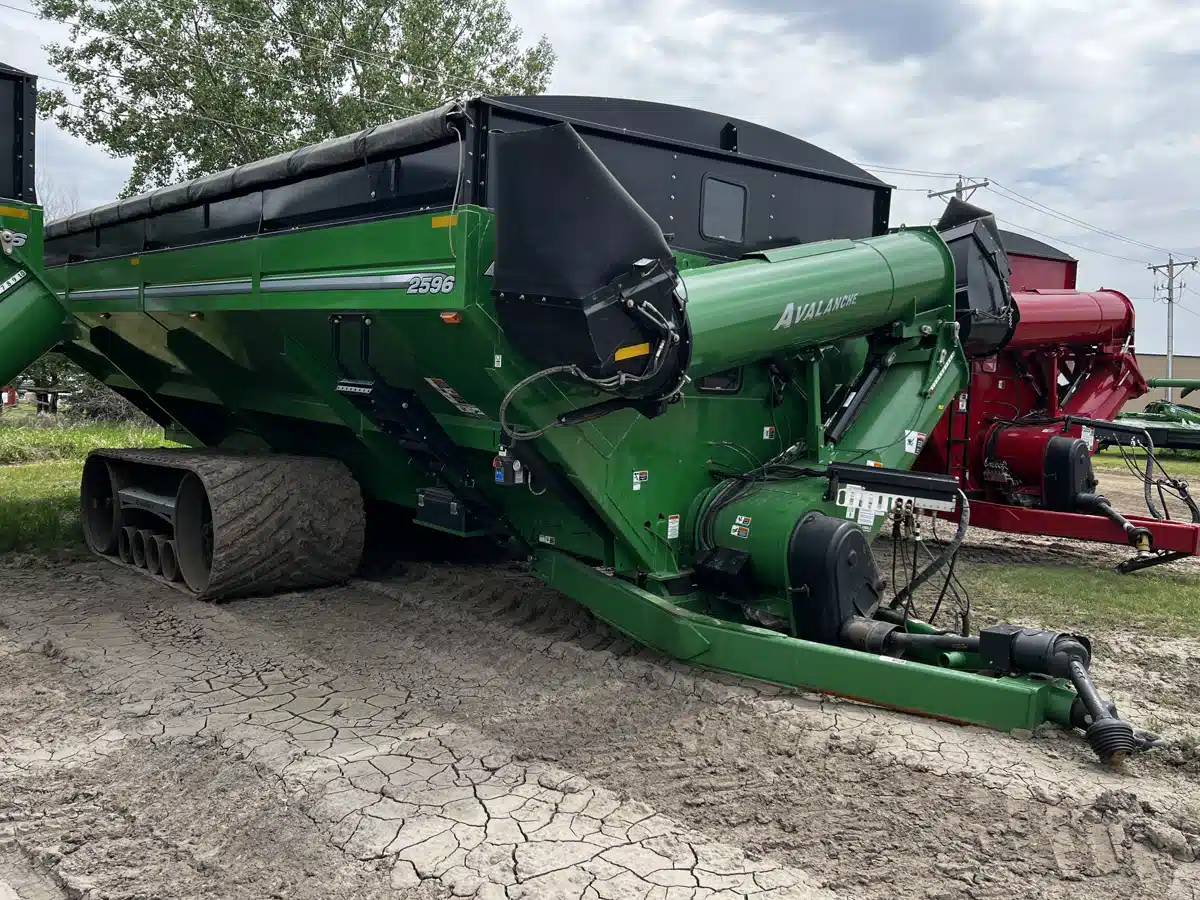 Gallery image 1 for Used 2022 Brent 2596 Grain Cart
