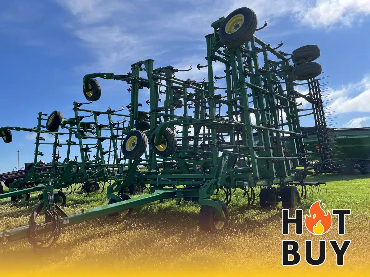 Gallery image 1 for Used 2015 John Deere 2210 Cultivator