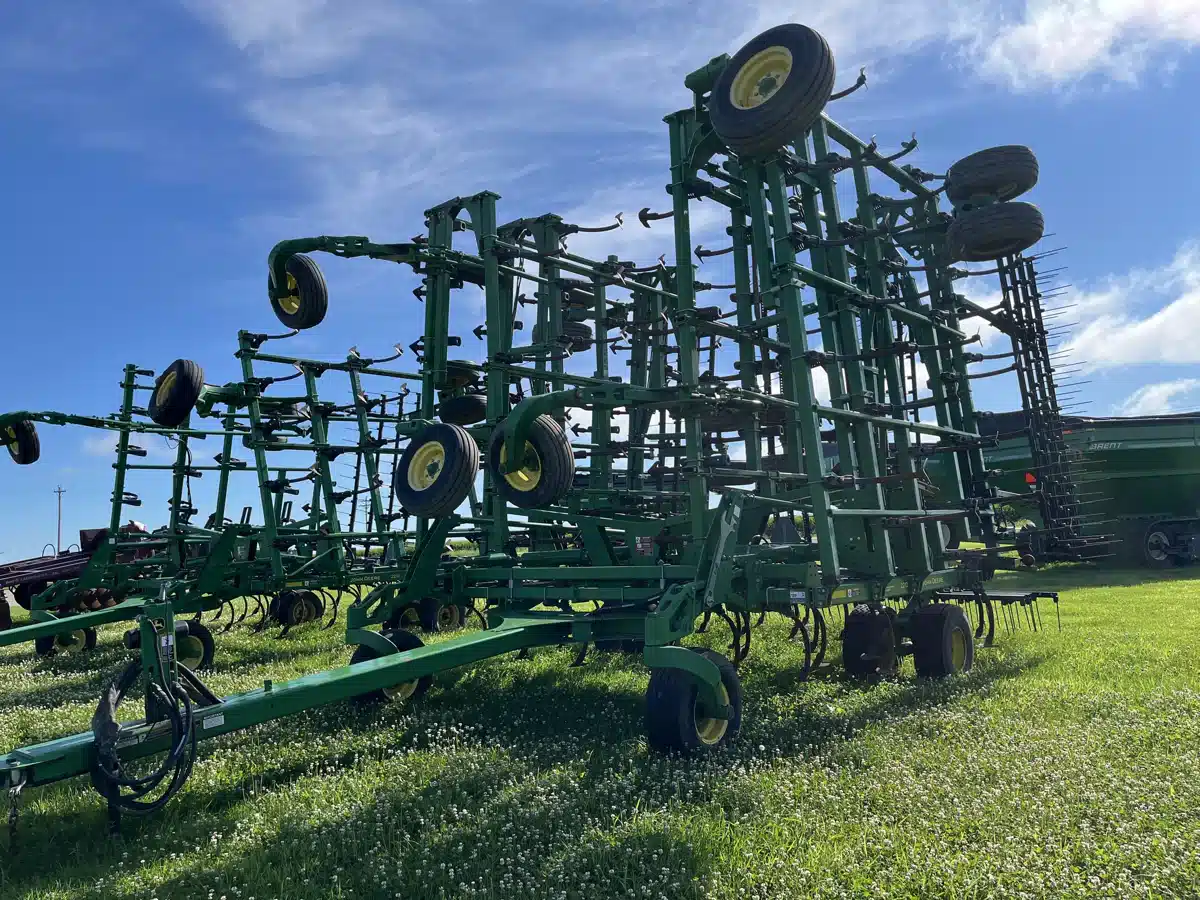 Gallery image 2 for Used 2015 John Deere 2210 Cultivator