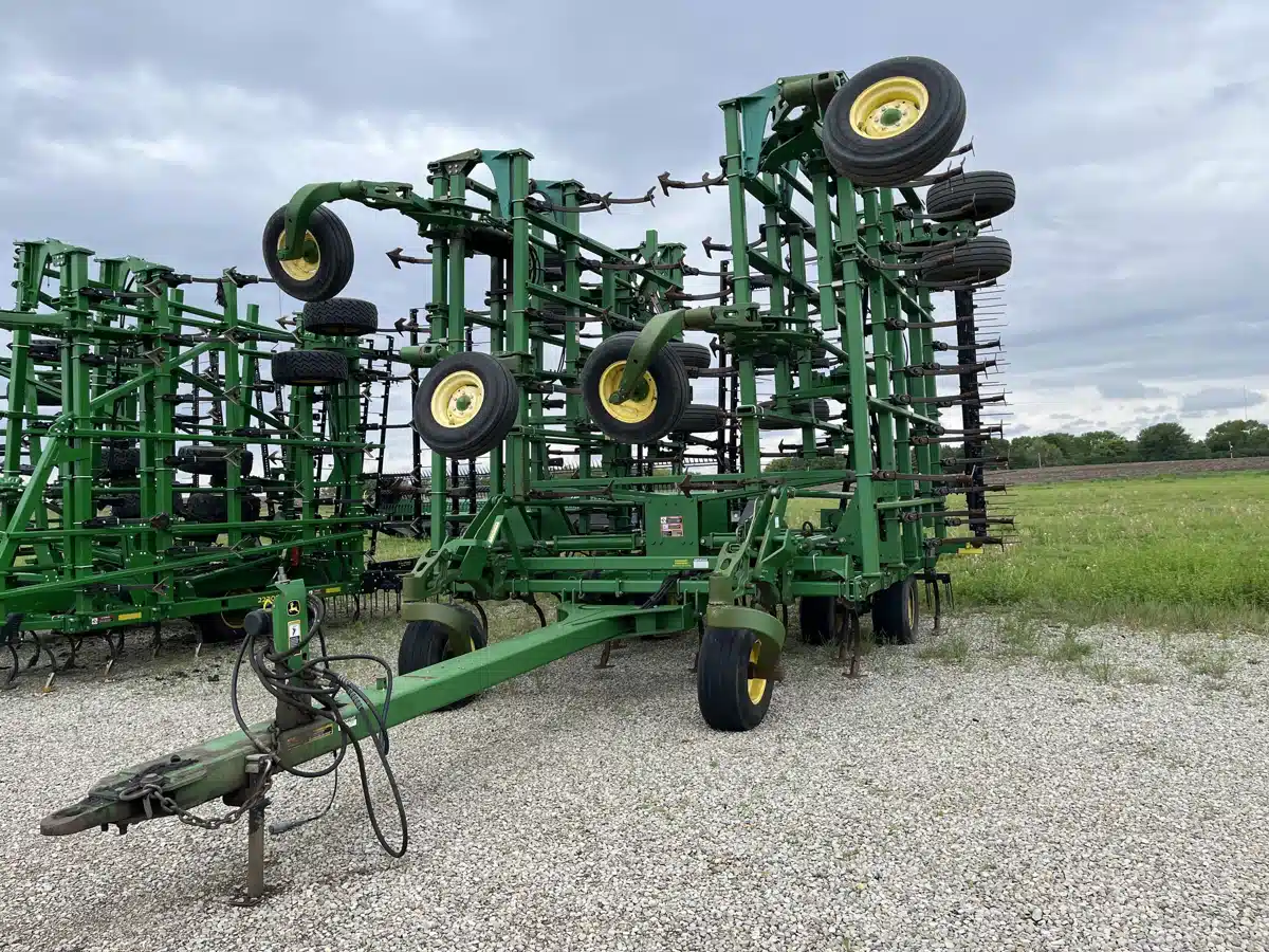 Gallery image 2 for Used 2009 John Deere 2210 Cultivator