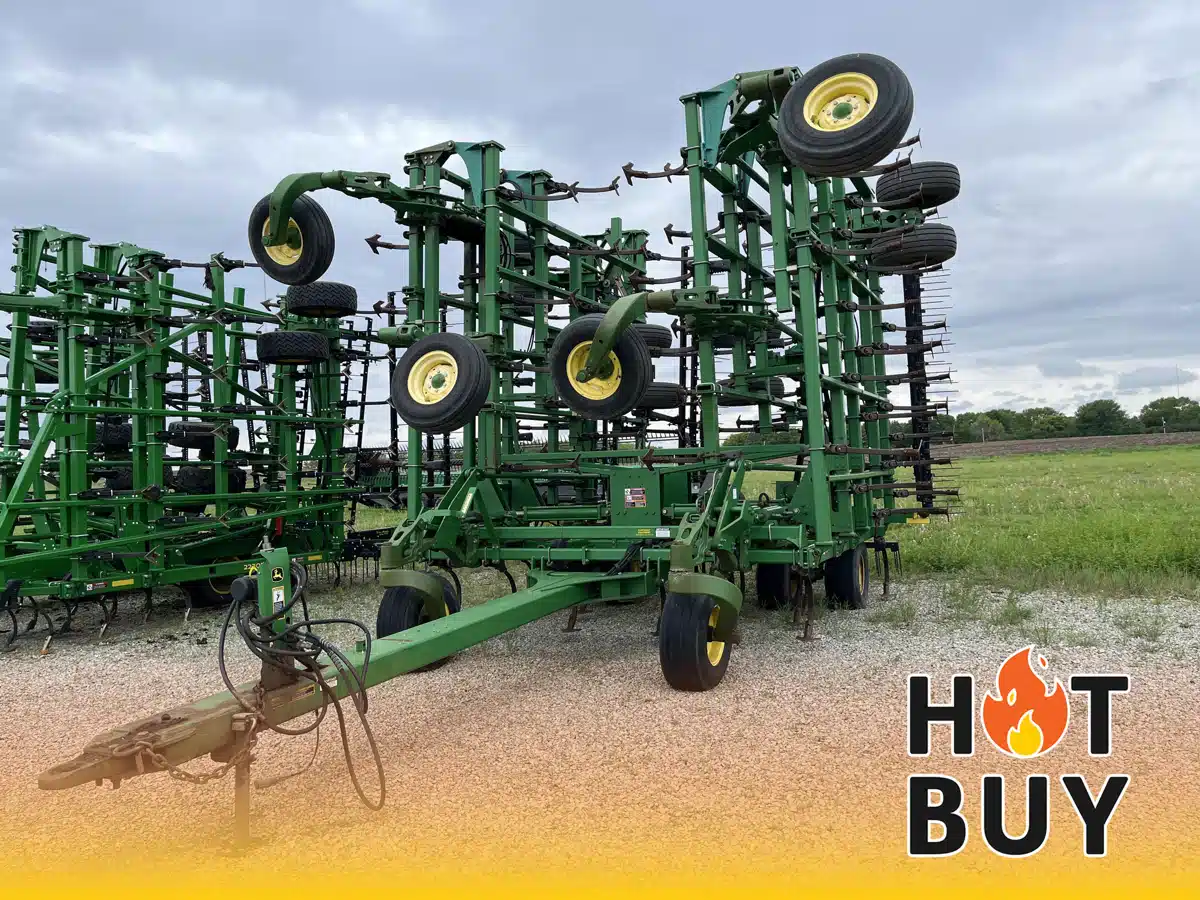 Gallery image 1 for Used 2009 John Deere 2210 Cultivator