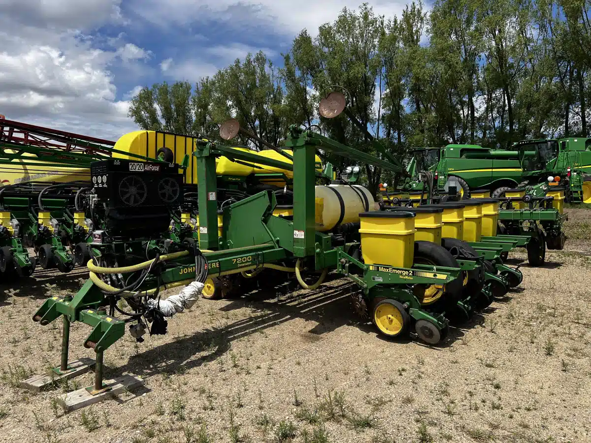 Gallery image 2 for Used 1994 John Deere 7200 Planter