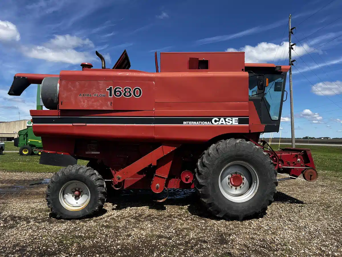 Gallery image 2 for Used 1986 Case IH 1680 Combine