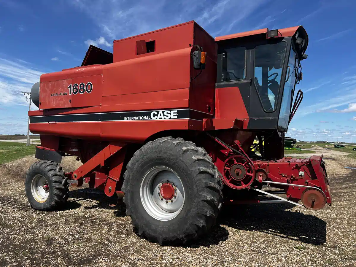 Gallery image 1 for Used 1986 Case IH 1680 Combine