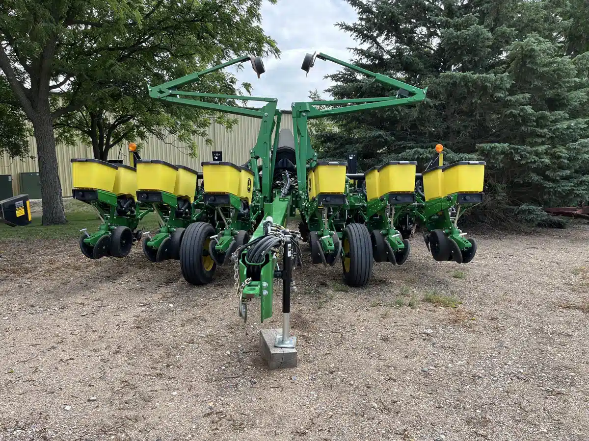 Gallery image 2 for Used 2017 John Deere 1765 Planter