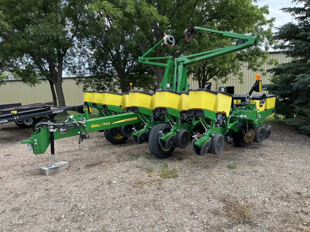 Gallery image 1 for Used 2017 John Deere 1765 Planter