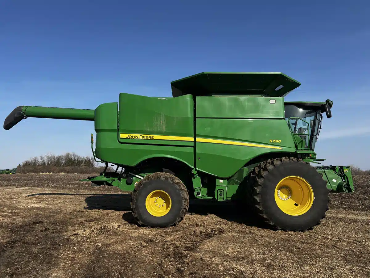 Gallery image 2 for Used 2021 John Deere S790 Combine