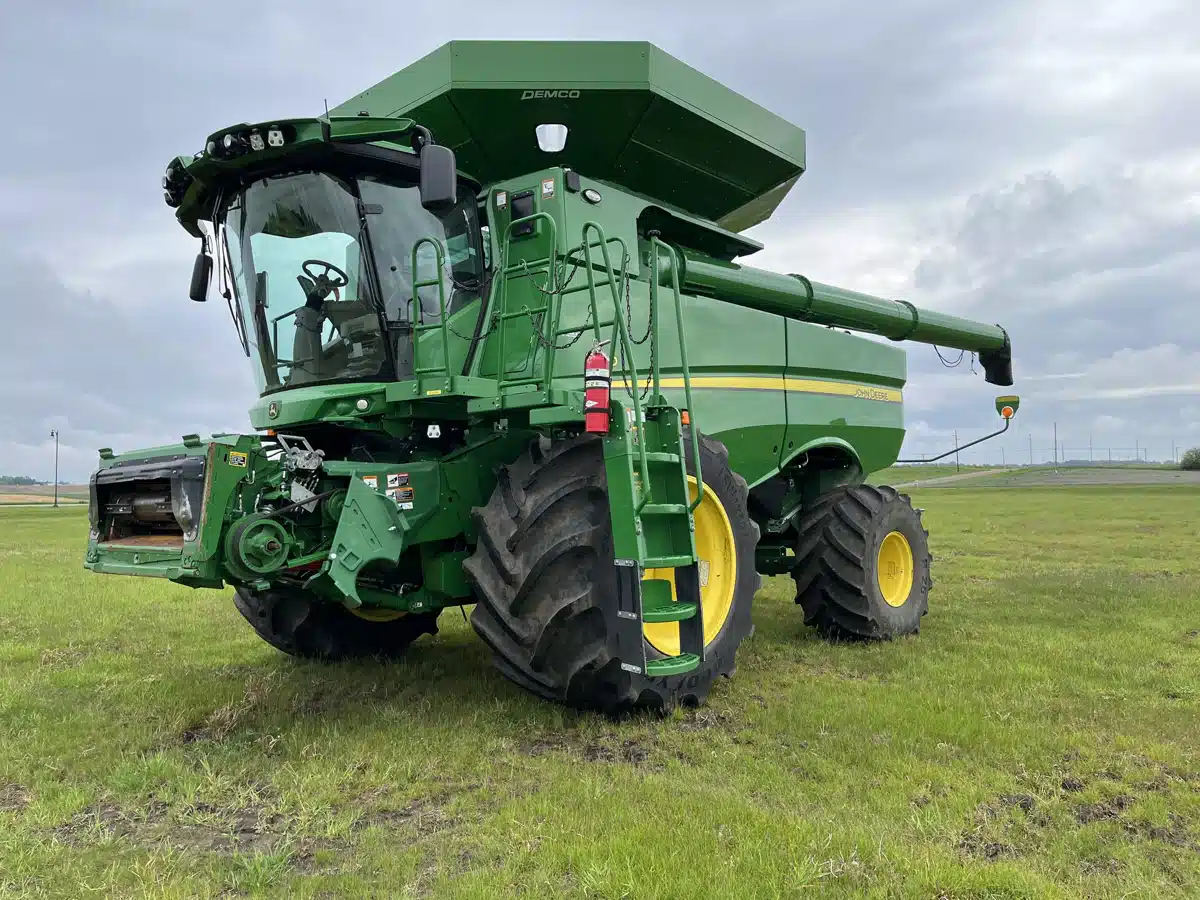 Gallery image 2 for Used 2023 John Deere S780 Combine