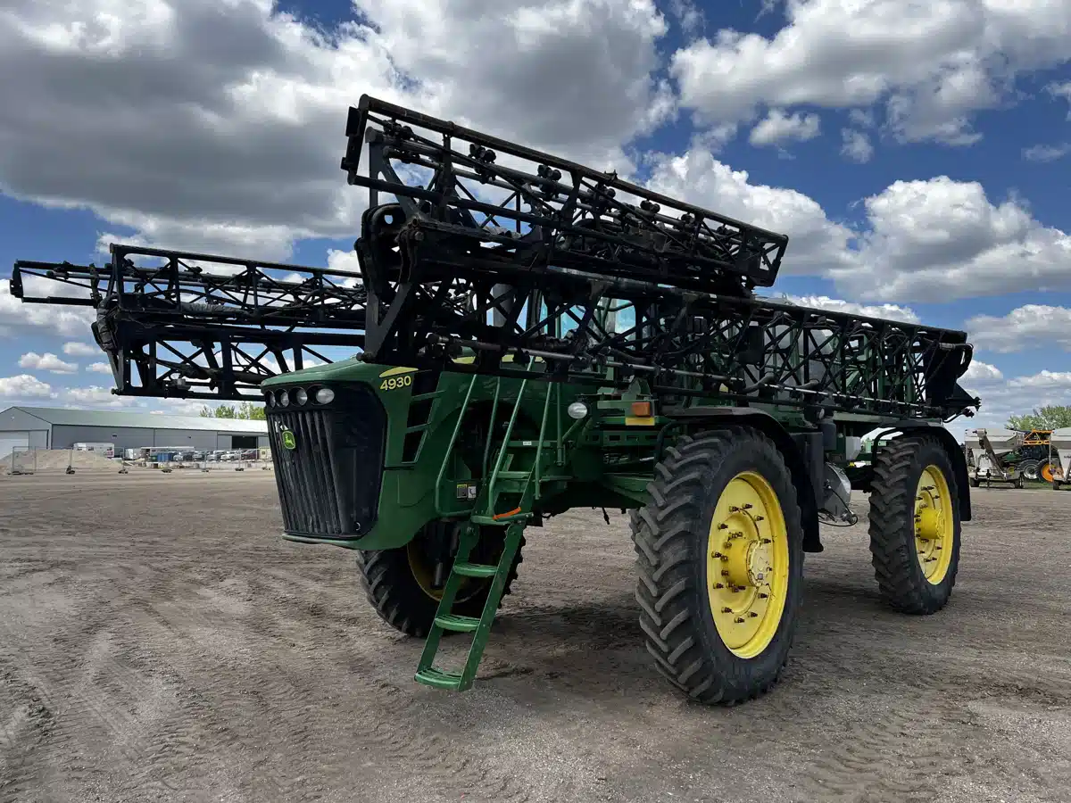 Gallery image 2 for Used 2009 John Deere 4930 Sprayer - Self Propelled