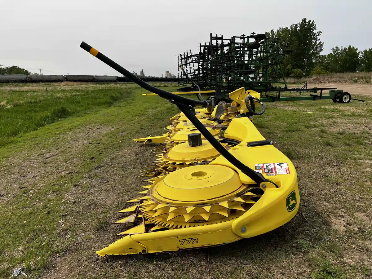 Gallery image 2 for Used 2023 John Deere 772 Header - Rotary