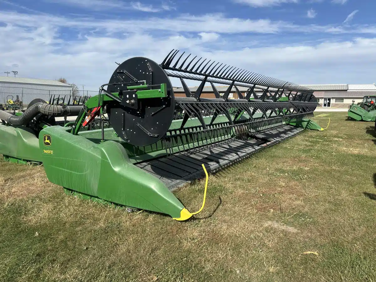 Gallery image 1 for Used 2020 John Deere 745FD Header - Draper
