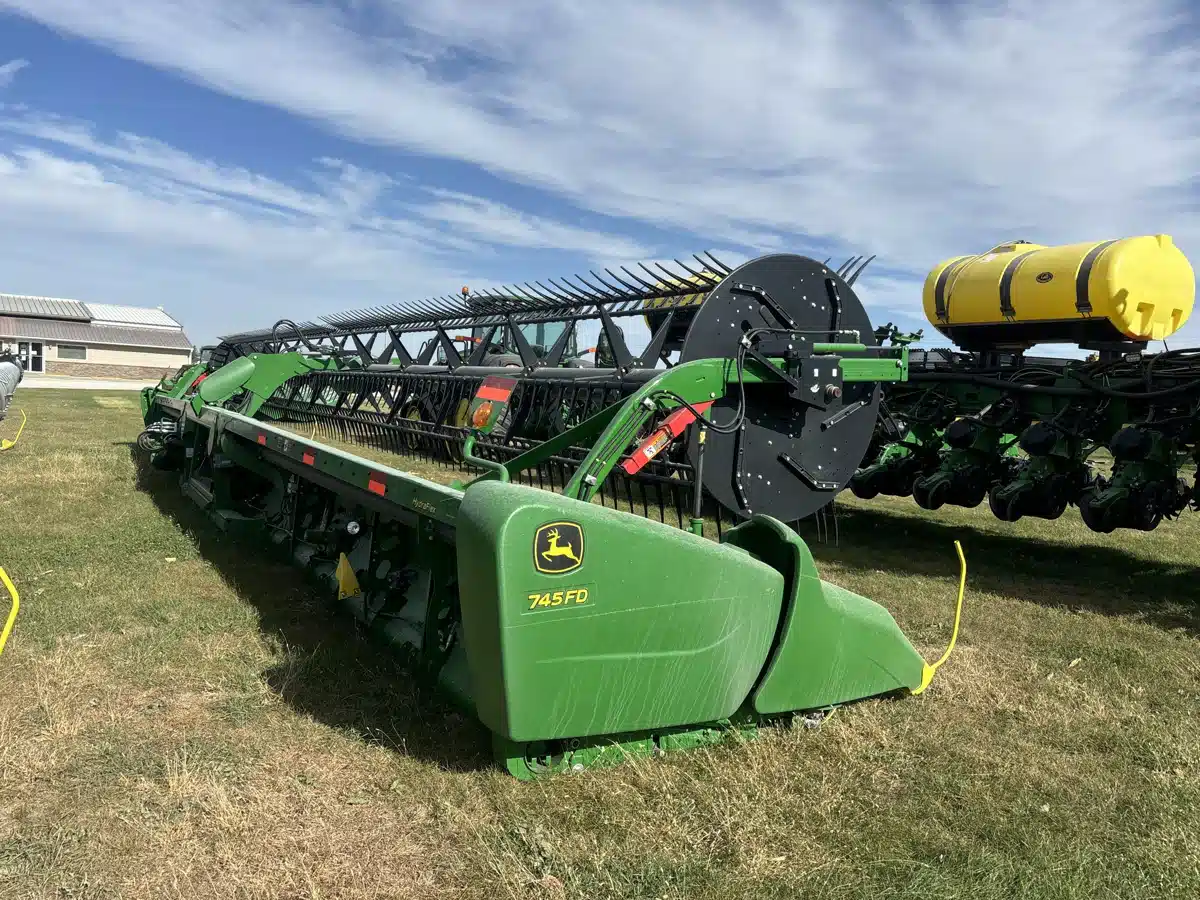 Gallery image 2 for Used 2020 John Deere 745FD Header - Draper