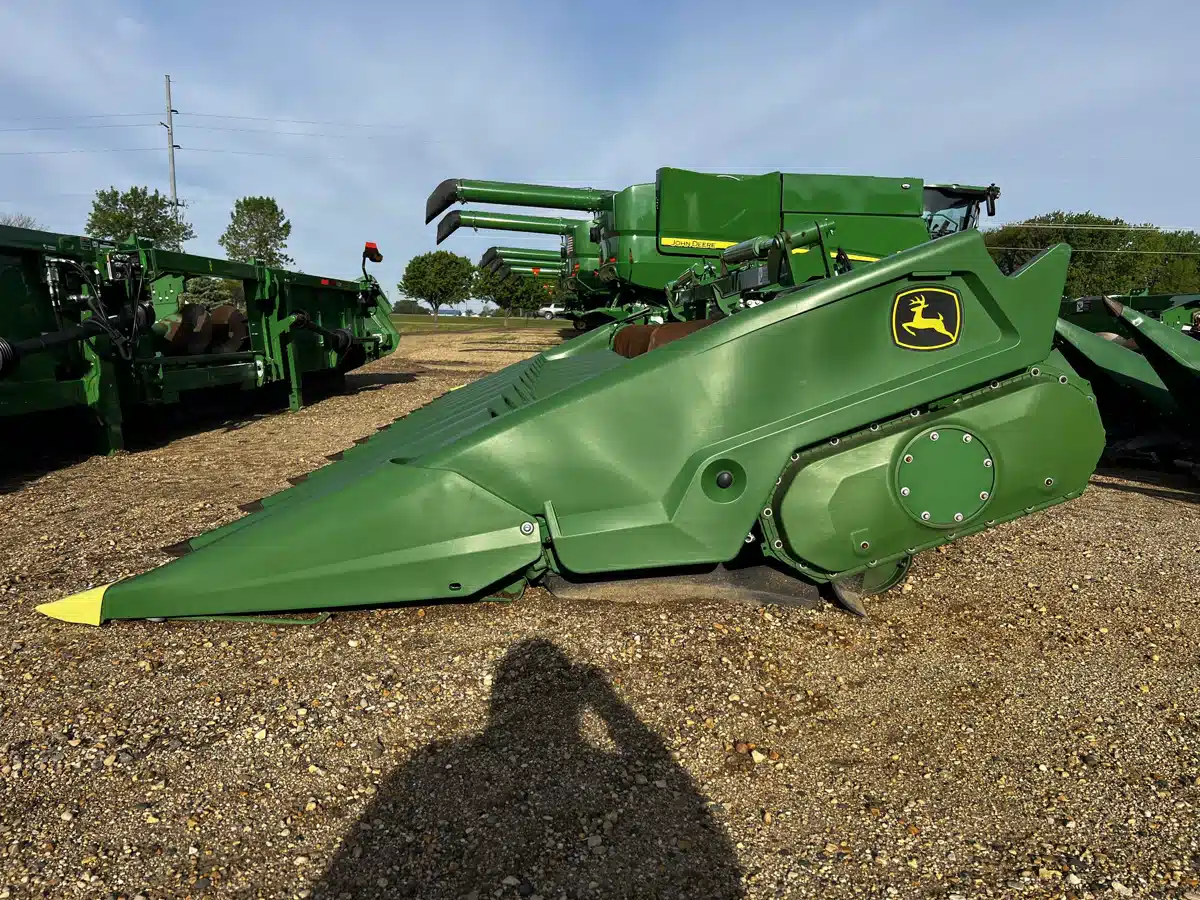 Gallery image 2 for 2022 John Deere C12F Header - Row Crop