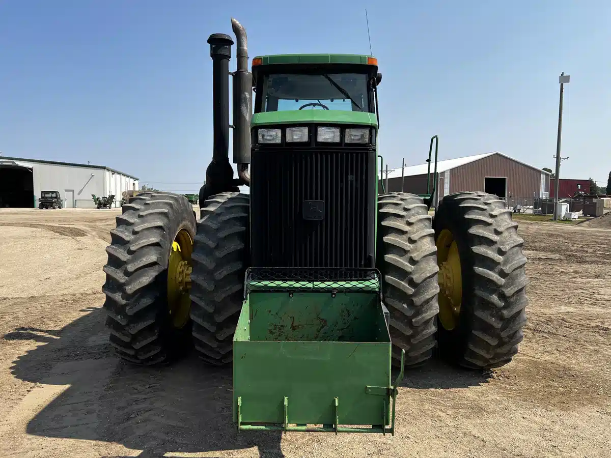 Gallery image 2 for Used 1998 John Deere 9200 Tractor