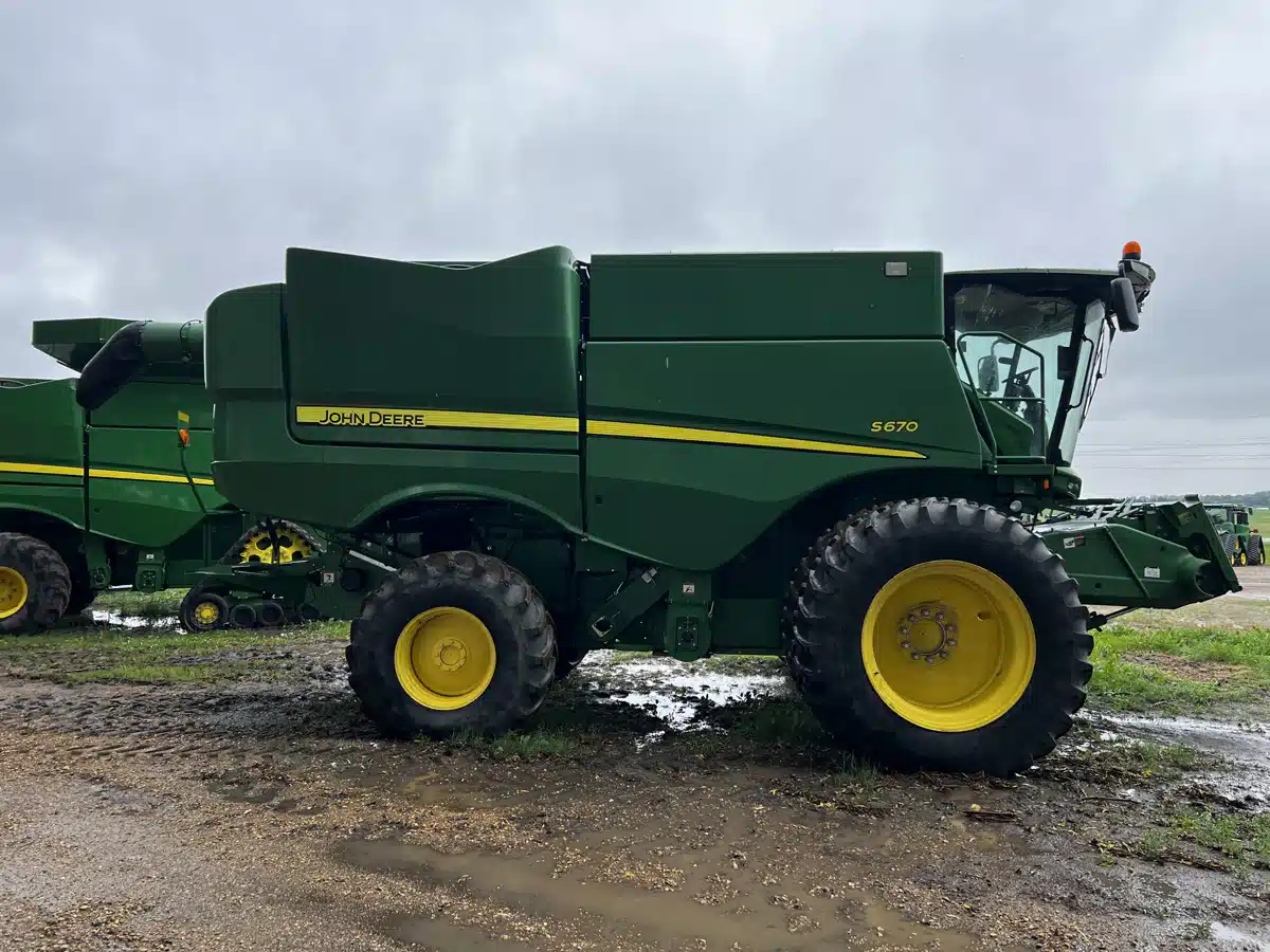 Gallery image 2 for Used 2014 John Deere S670 Combine
