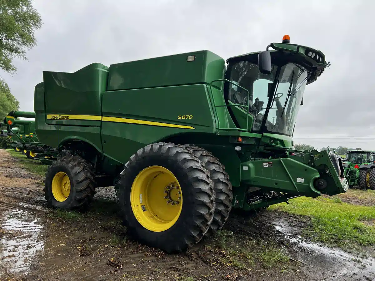 Gallery image 1 for Used 2014 John Deere S670 Combine