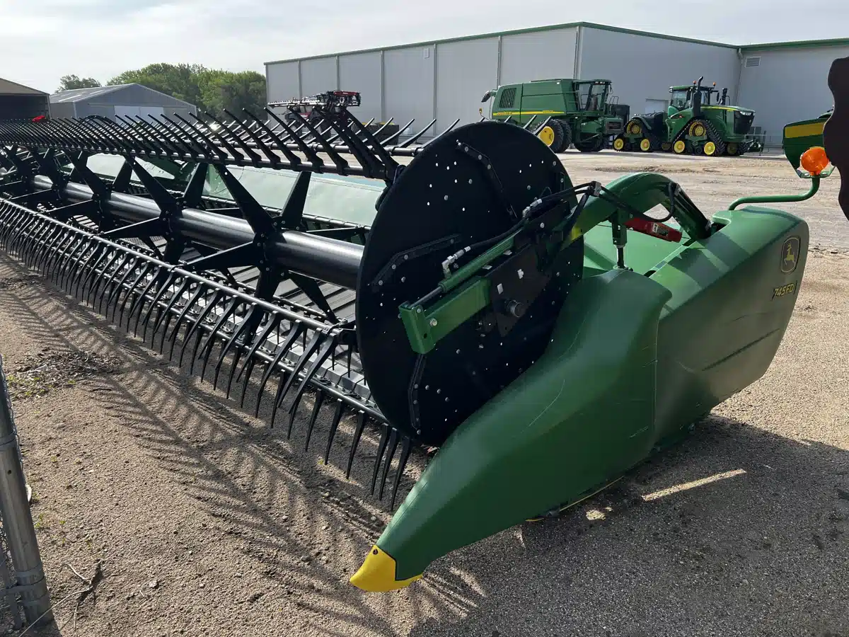 Gallery image 2 for Used 2019 John Deere 745FD Header - Draper