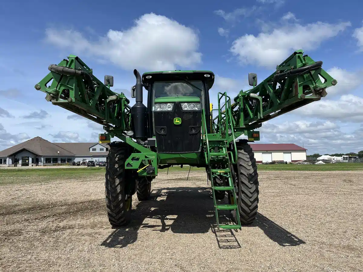 Gallery image 2 for Used 2015 John Deere R4045 Sprayer - Self Propelled
