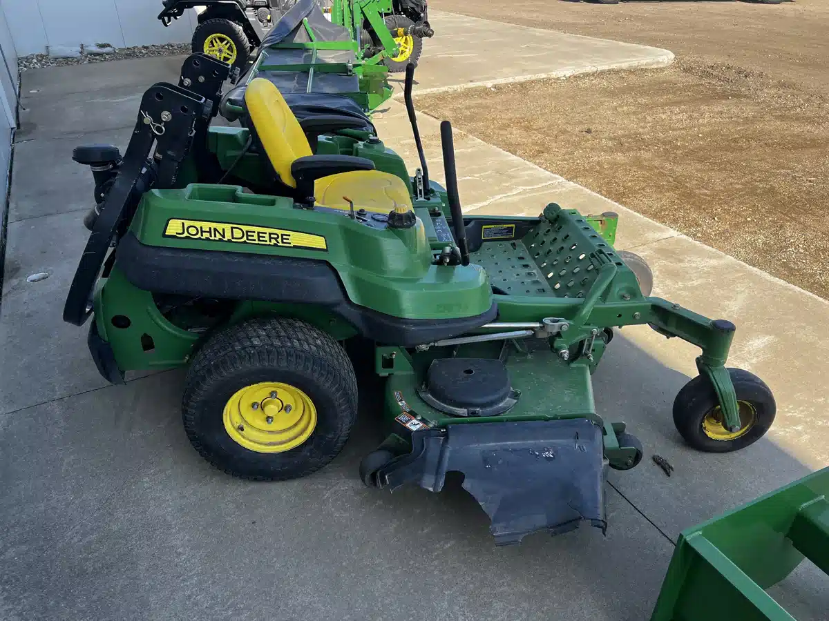 Gallery image 2 for Used 2010 John Deere Z720A Mower - Zero Turn