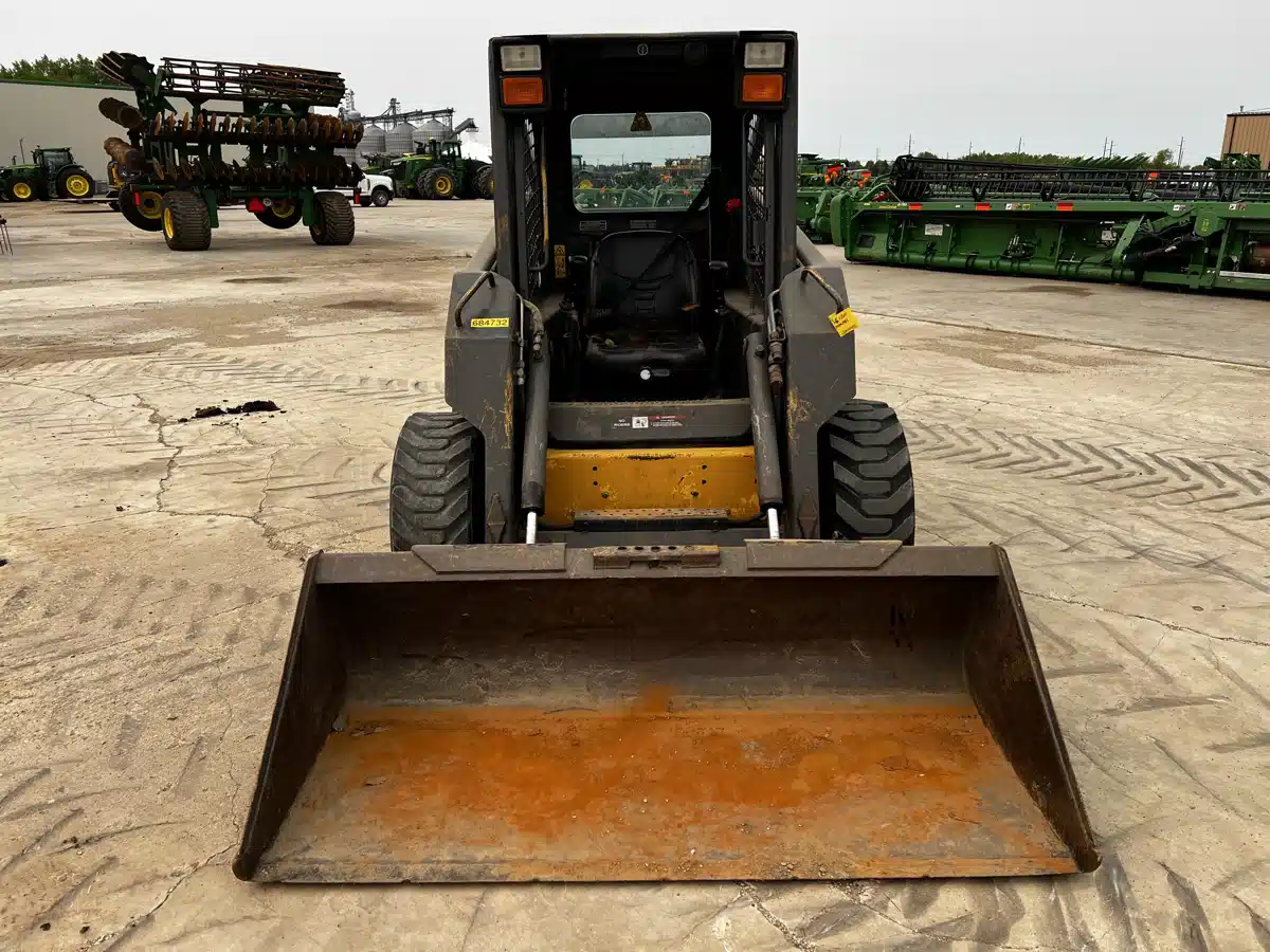 Gallery image 2 for Used 2004 New Holland LS170 Skid Steer