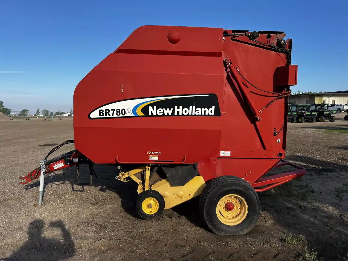 Gallery image 2 for 2006 New Holland BR780A Round Baler