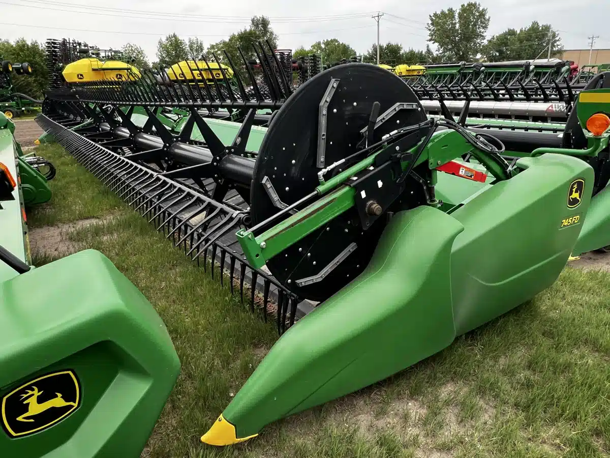 Gallery image 1 for Used 2019 John Deere 745FD Header - Draper