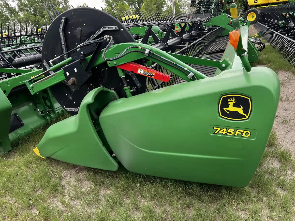 Gallery image 2 for Used 2019 John Deere 745FD Header - Draper