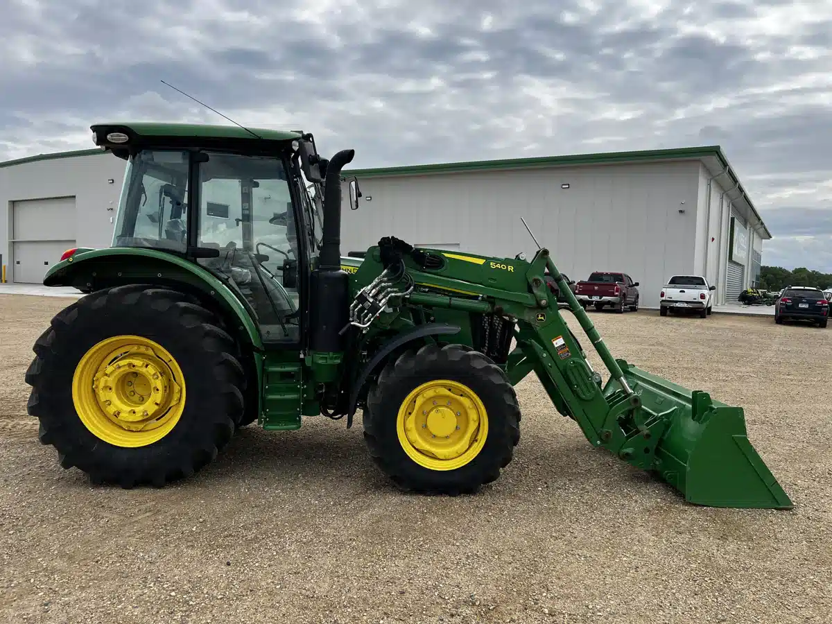Gallery image 2 for Used 2022 John Deere 5090R Tractor