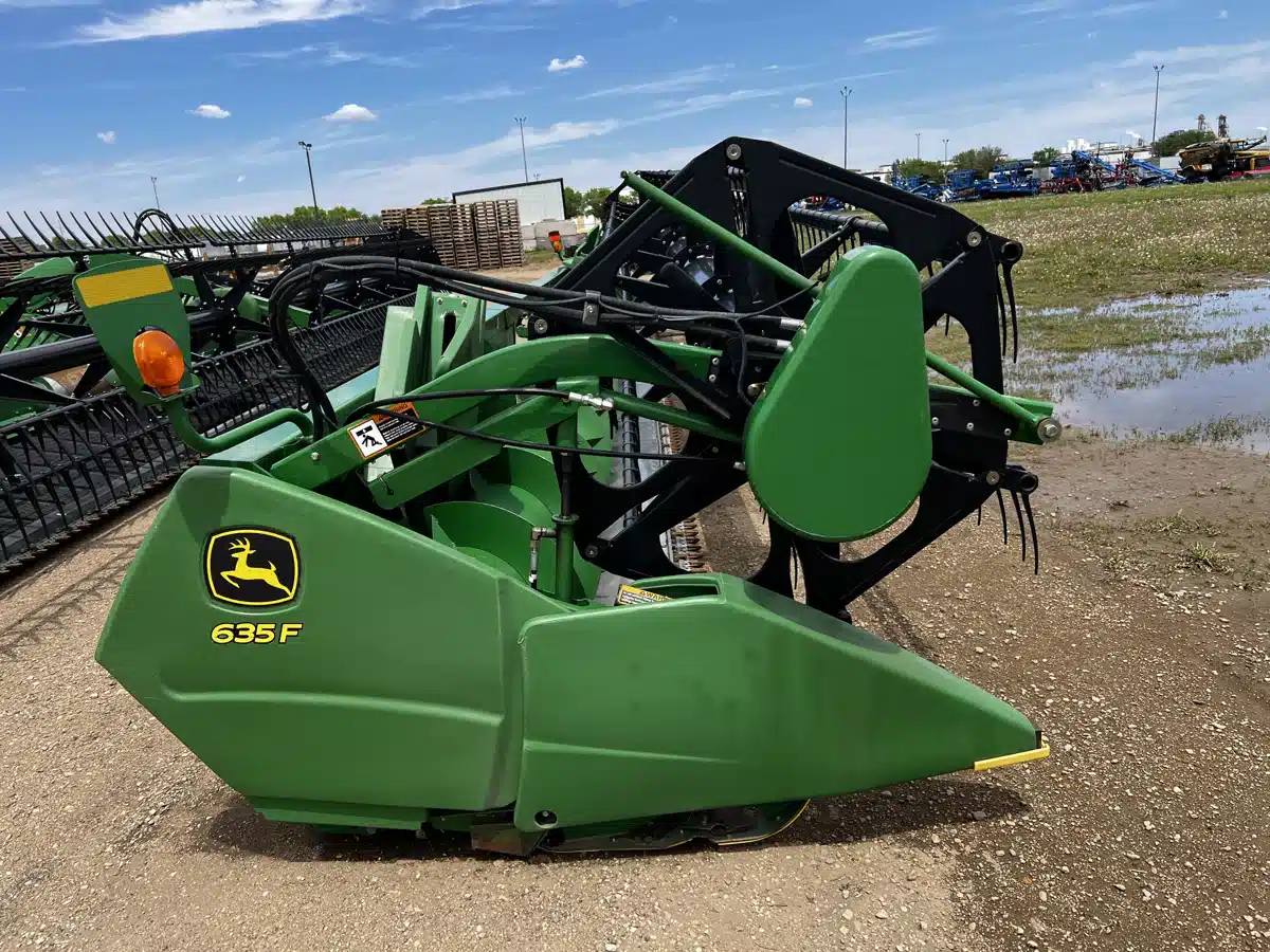 Gallery image 2 for Used 2009 John Deere 635F Header - Flex