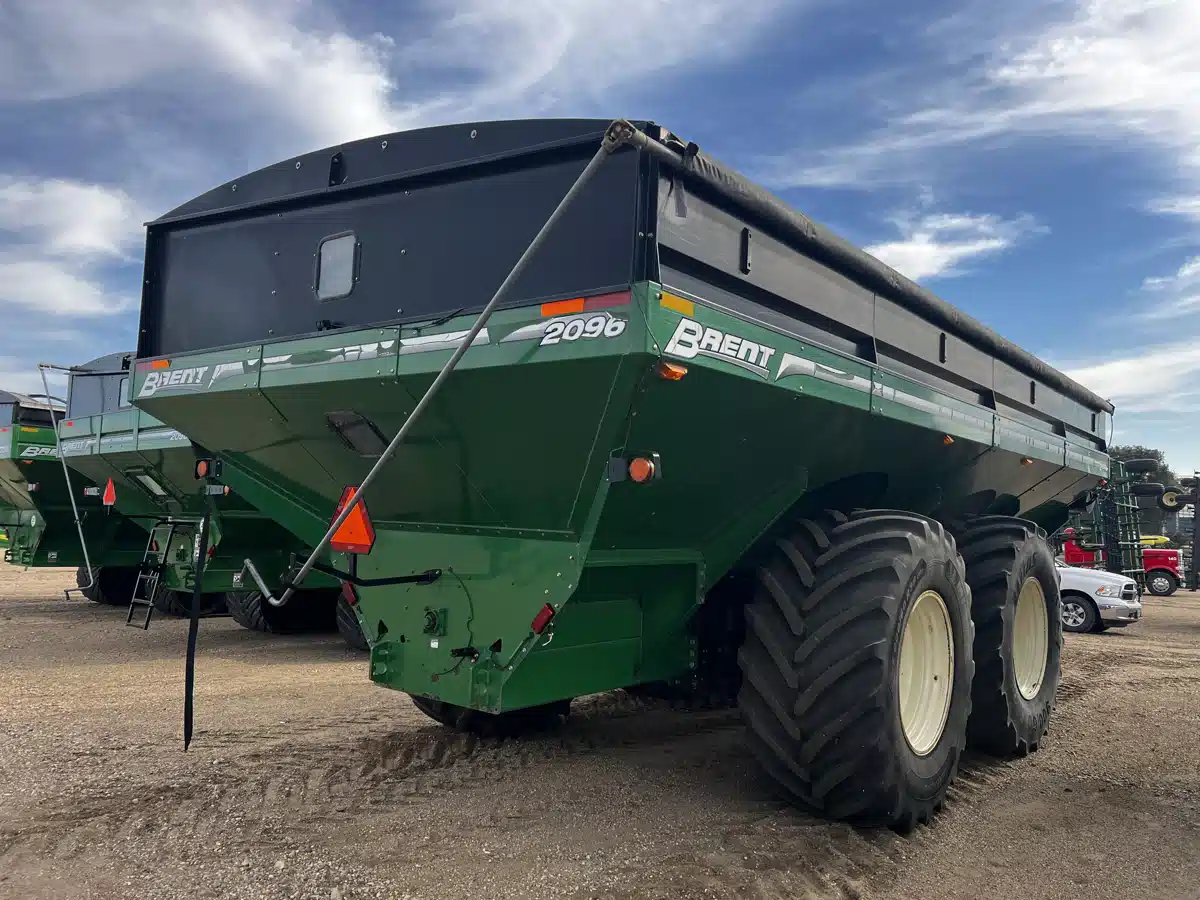 Gallery image 2 for Used 2014 Brent 2096 Grain Cart