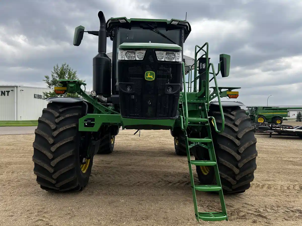 Gallery image 2 for Used 2024 John Deere 600R Sprayer - Self Propelled