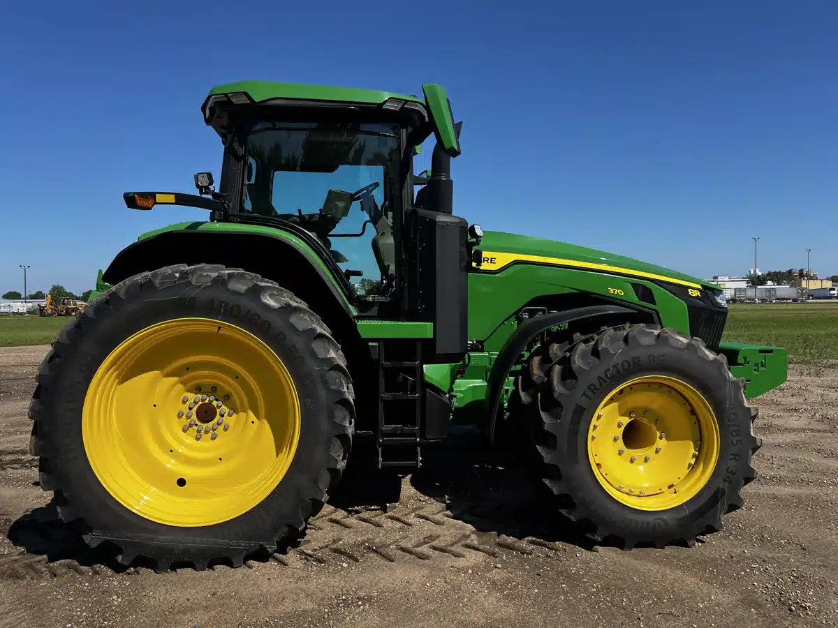 Gallery image 2 for Used 2023 John Deere 8R 370 Tractor