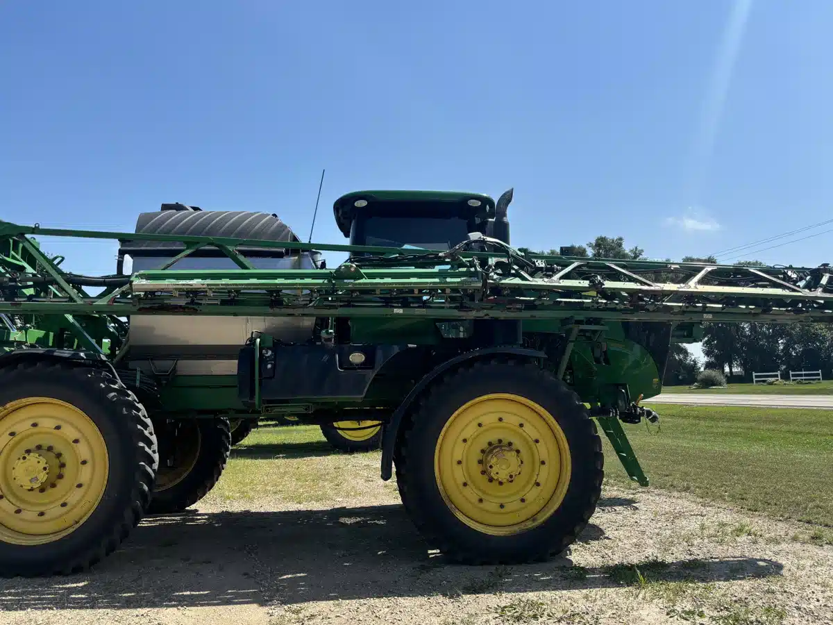 Gallery image 2 for Used 2018 John Deere R4045 Sprayer - Self Propelled