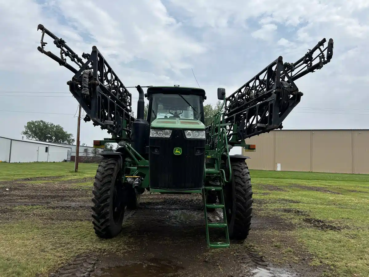 Gallery image 2 for Used 2012 John Deere 4940 Sprayer - Self Propelled