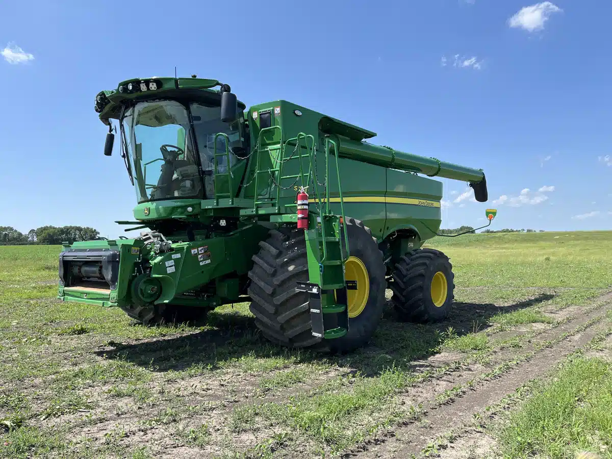 Gallery image 2 for Used 2024 John Deere S790 Combine