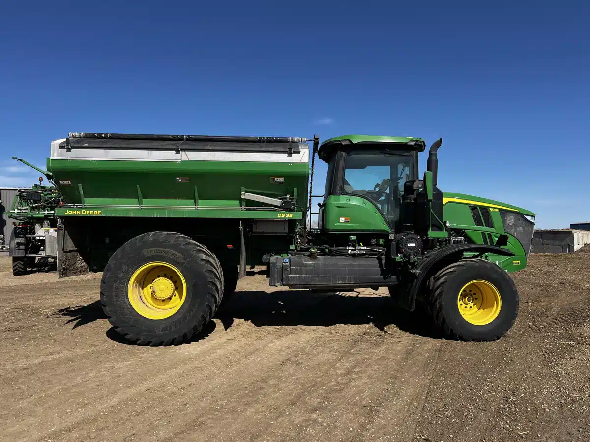 Gallery image 2 for Used 2024 John Deere 800R Anhydrous Applicator